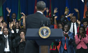 MDG : Barack Obama greets African attendees of a leadership fellowship in Washington